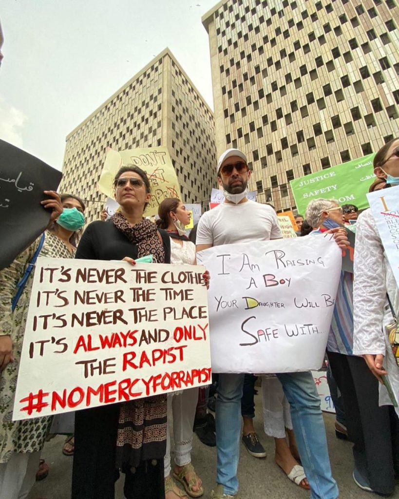 Mahira Khan Ayesha Omar Sarah Khan And Others Attend Protest For Motorway Rape Case 14