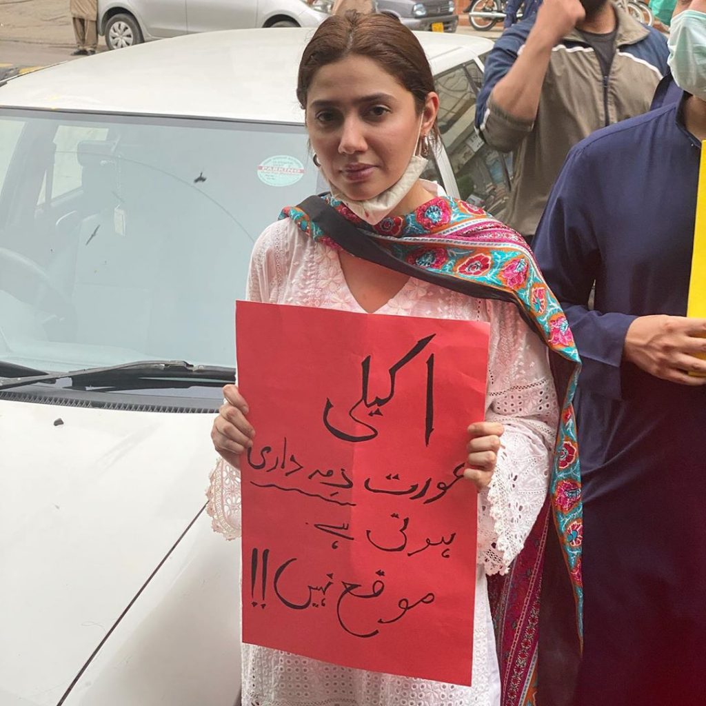 Mahira Khan Ayesha Omar Sarah Khan And Others Attend Protest For Motorway Rape Case 27