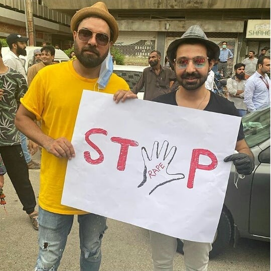 Mahira Khan Ayesha Omar Sarah Khan And Others Attend Protest For Motorway Rape Case 32