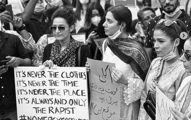 Mahira Khan Ayesha Omar Sarah Khan And Others Attend Protest For Motorway Rape Case 36