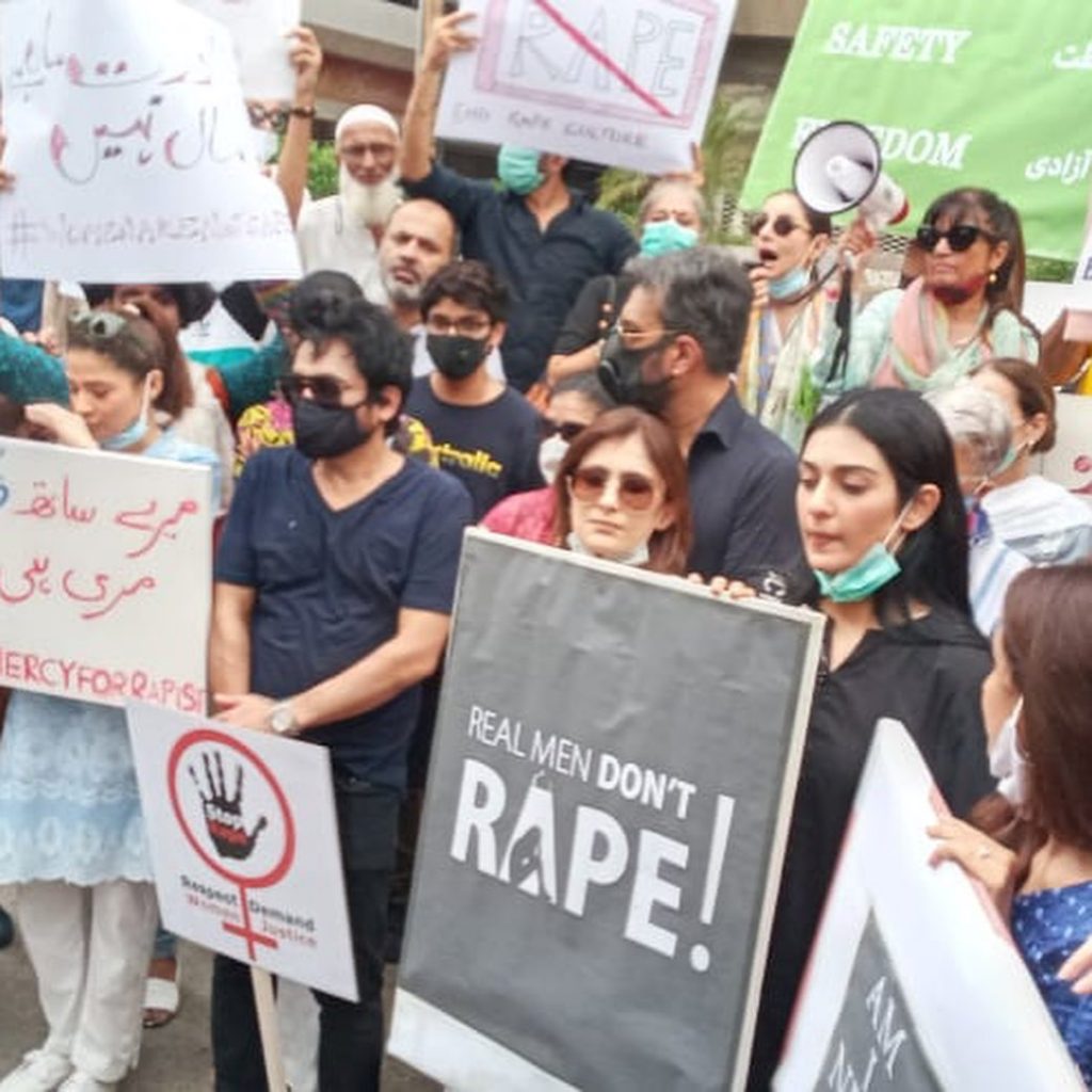 Mahira Khan Ayesha Omar Sarah Khan And Others Attend Protest For Motorway Rape Case 4