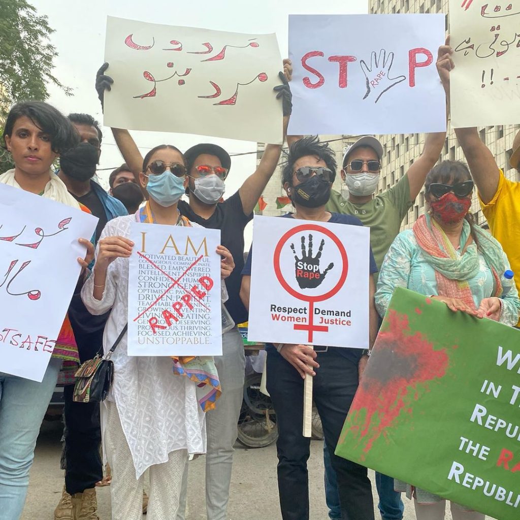 Mahira Khan Ayesha Omar Sarah Khan And Others Attend Protest For Motorway Rape Case 5