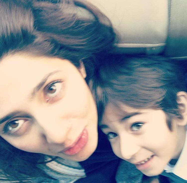 Mahira Khan Selfie With Her Young Son Azlaan01090324 20161114151920