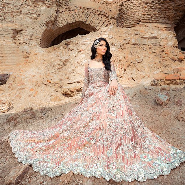 Sabeeka Imam Looks Undeniably Gorgeous In Bridal Dresses By Mahreen Gul 2