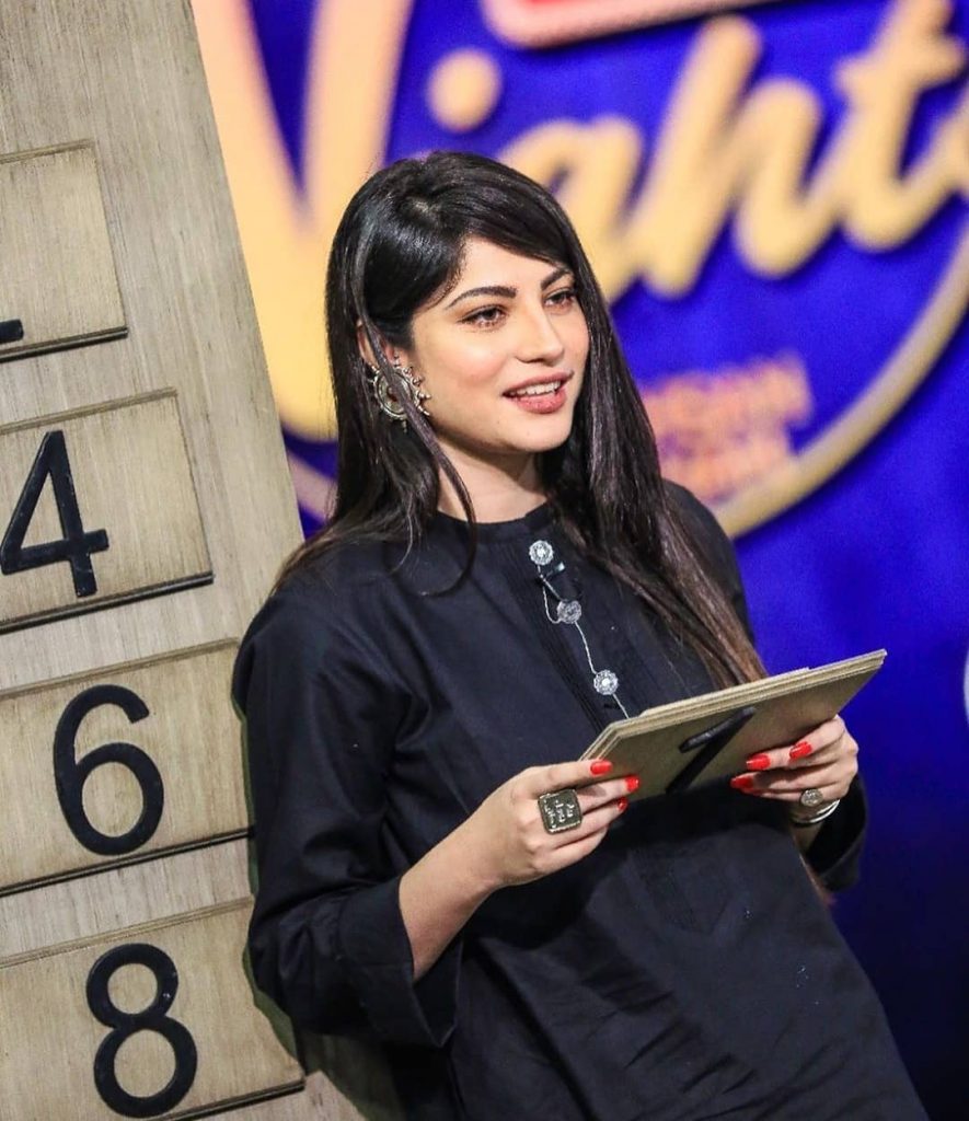 Stunning Pictures Of Neelum Munir From The Sets Of Bol Nights 10