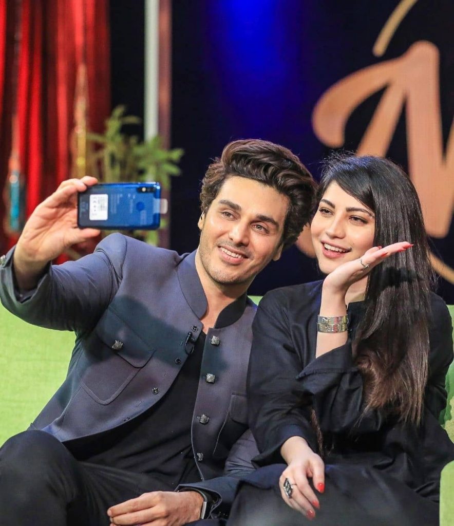 Stunning Pictures Of Neelum Munir From The Sets Of Bol Nights 4