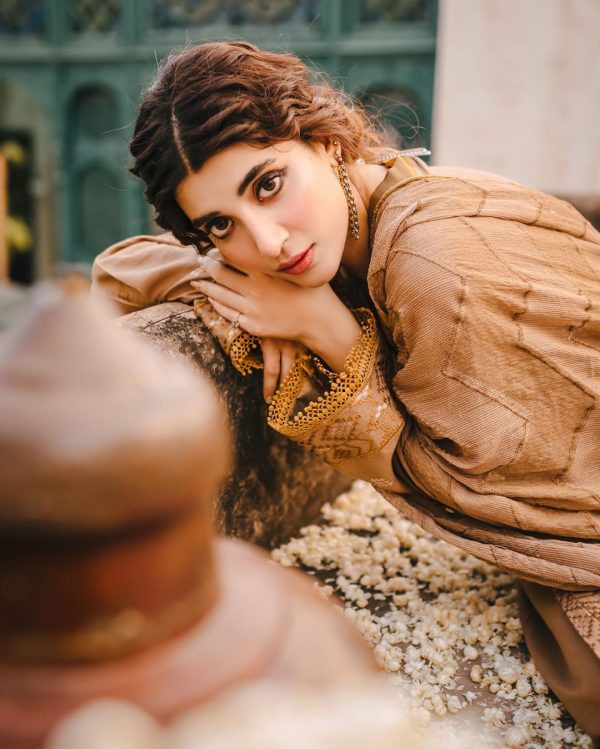 Latest Beautiful Photo Shoot of Urwa Hocane for Raaya