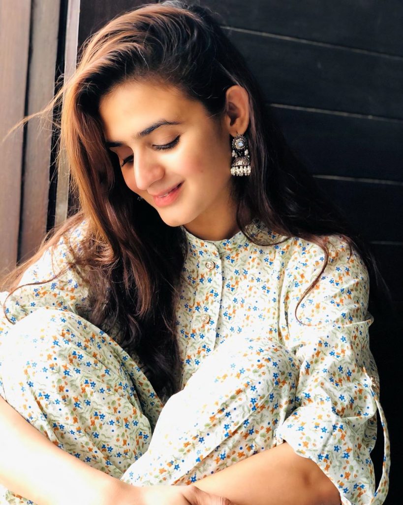 Lovely Pictures of Hira Mani is Natural Poses