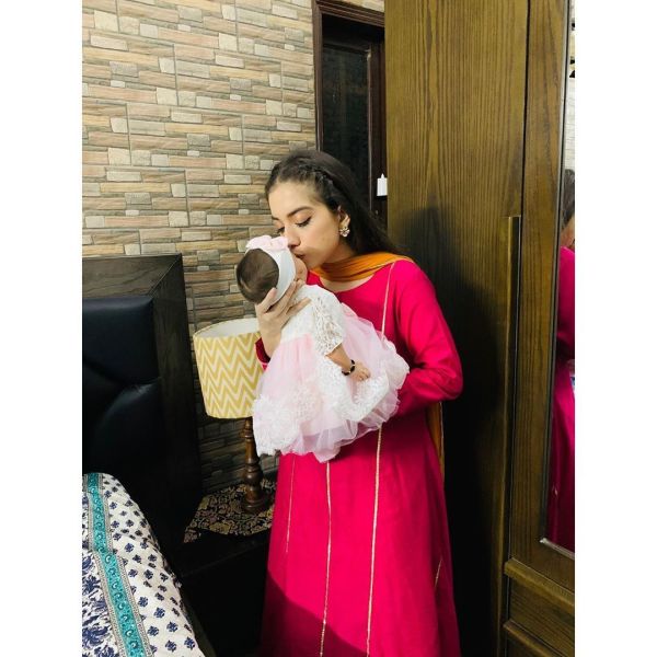 Latest Beautiful Clicks of Arisha Razi with her Niece