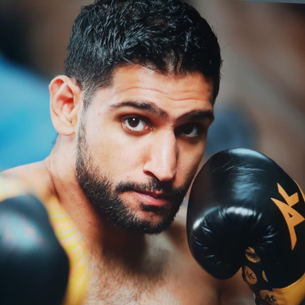 Amir Khan Hints About Joining Politics 1