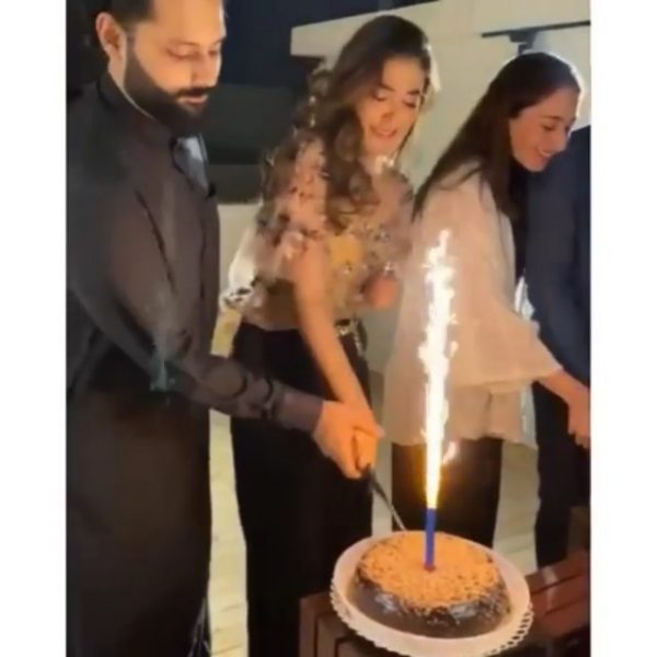 Beautiful Birthday Party Pictures of Mansha Pasha with Fiance Jibran Nasir