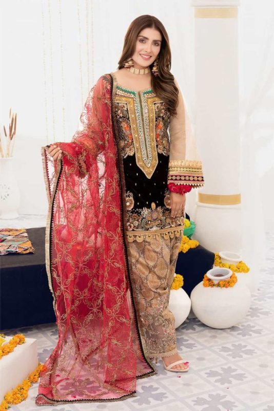 Ayeza Khan Stunning Photoshoot Of Party Wear Dress