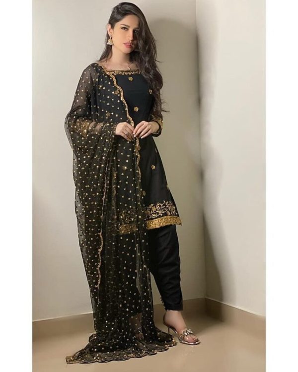 Neelam Muneer Looks Stunning In Casual Black Dresses