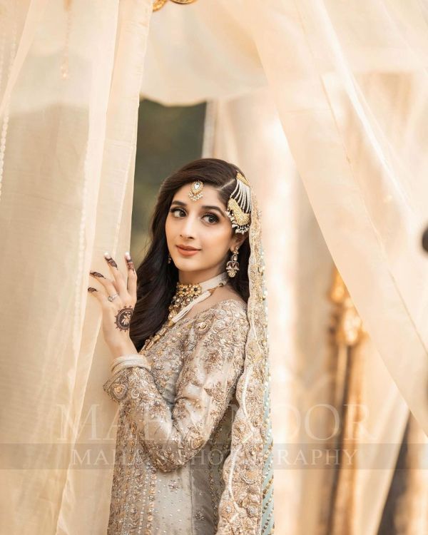 Mawra Hocane Looks Royal In Latest Pakistani Birdal Dress