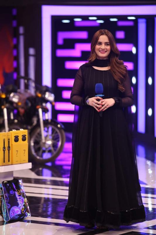 Aiman Khan Latest Beautiful Dress In Jeeto Pakistan