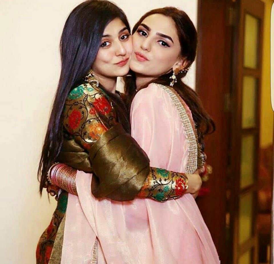 25 Adorable Photos Of Sanam Baloch With Her Sisters