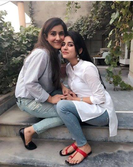 25 Adorable Photos Of Sanam Baloch With Her Sisters