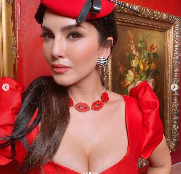 Sunny Leone Sets The Christmas Mood With Red Dress