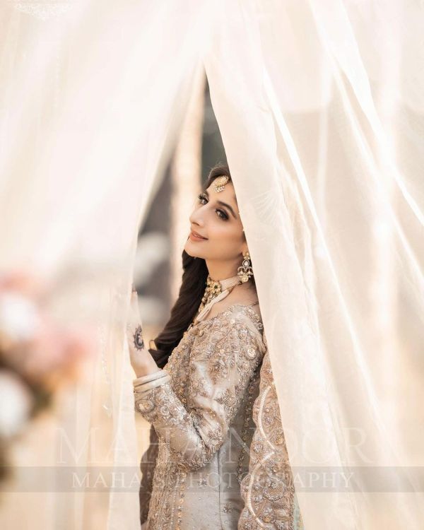 Mawra Hocane Looks Royal In Latest Pakistani Birdal Dress