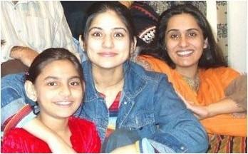 25 Adorable Photos Of Sanam Baloch With Her Sisters