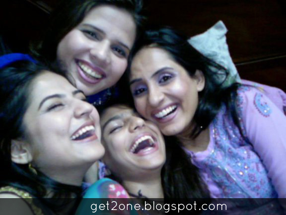 25 Adorable Photos Of Sanam Baloch With Her Sisters