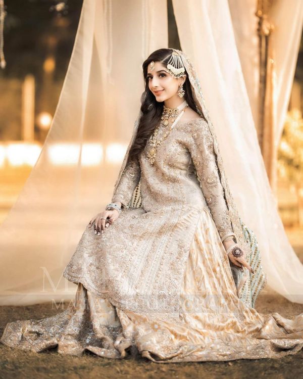 Mawra Hocane Looks Royal In Latest Pakistani Birdal Dress