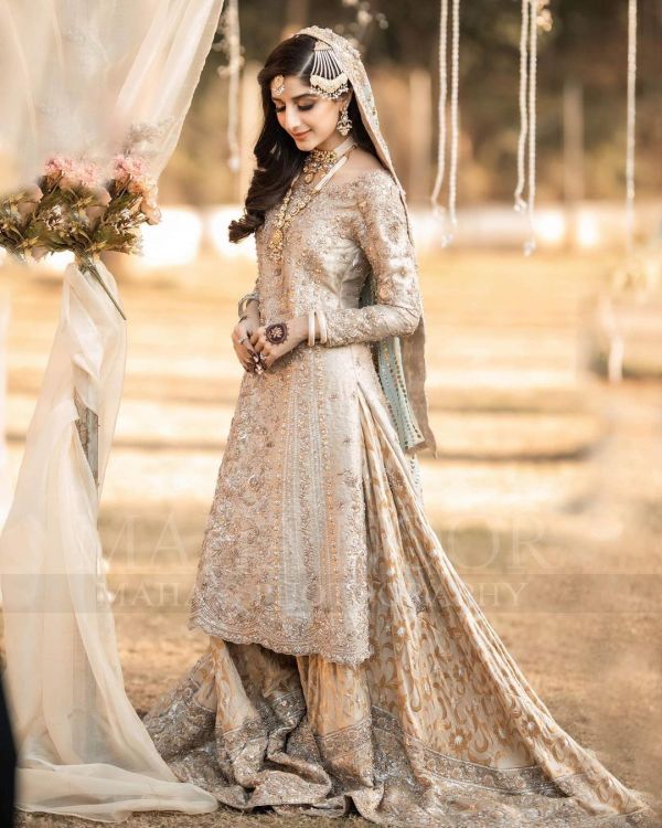 Mawra Hocane Looks Royal In Latest Pakistani Birdal Dress