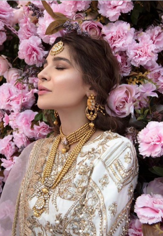 Ayesha Omar Looks Delightful In Latest Pakistani Dresses