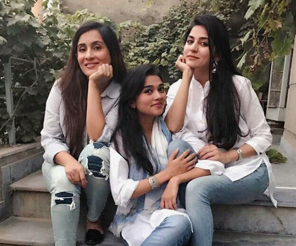 25 Adorable Photos Of Sanam Baloch With Her Sisters