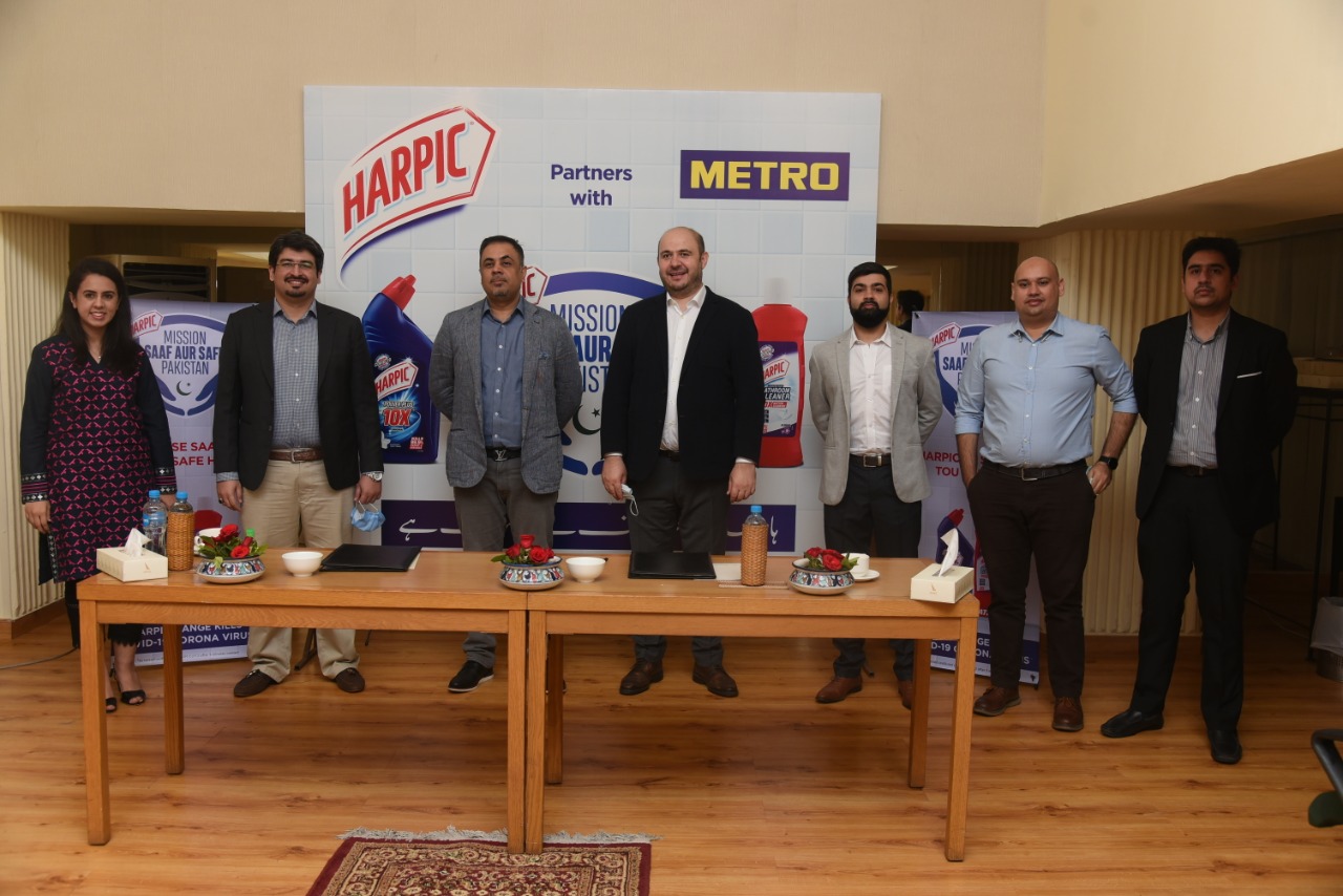 This World Toilet Day, Harpic Joins Hands With TCF, ICSP and Metro for a Saaf (Clean) and Safe Pakistan