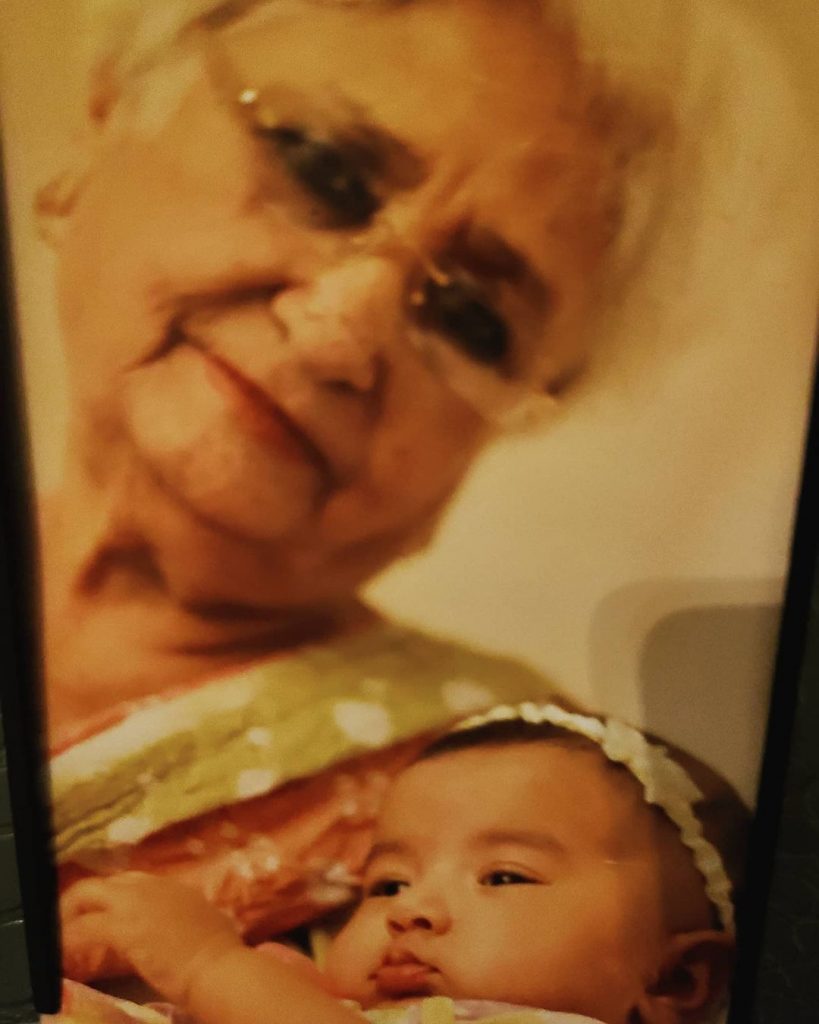 Memorable Pictures of Bushra Bashir With Her Mother