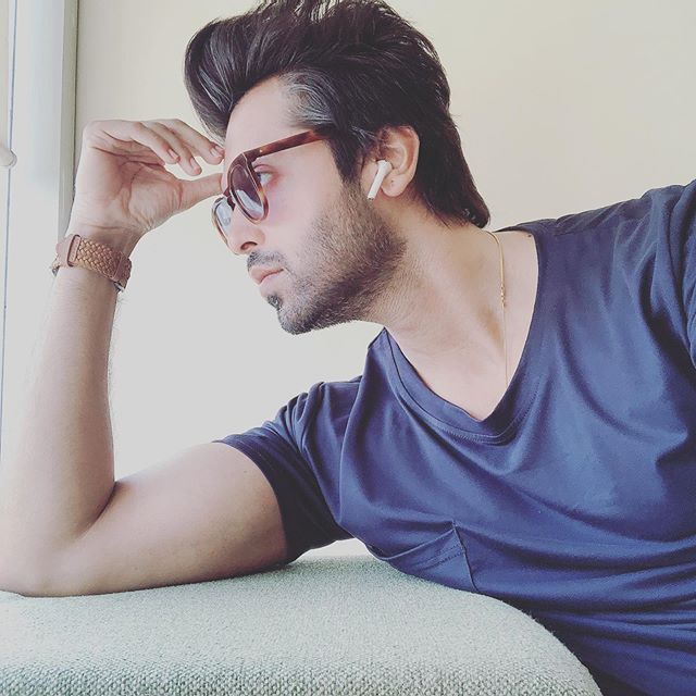 Fahad Mustafa's New Picture And Public Criticism