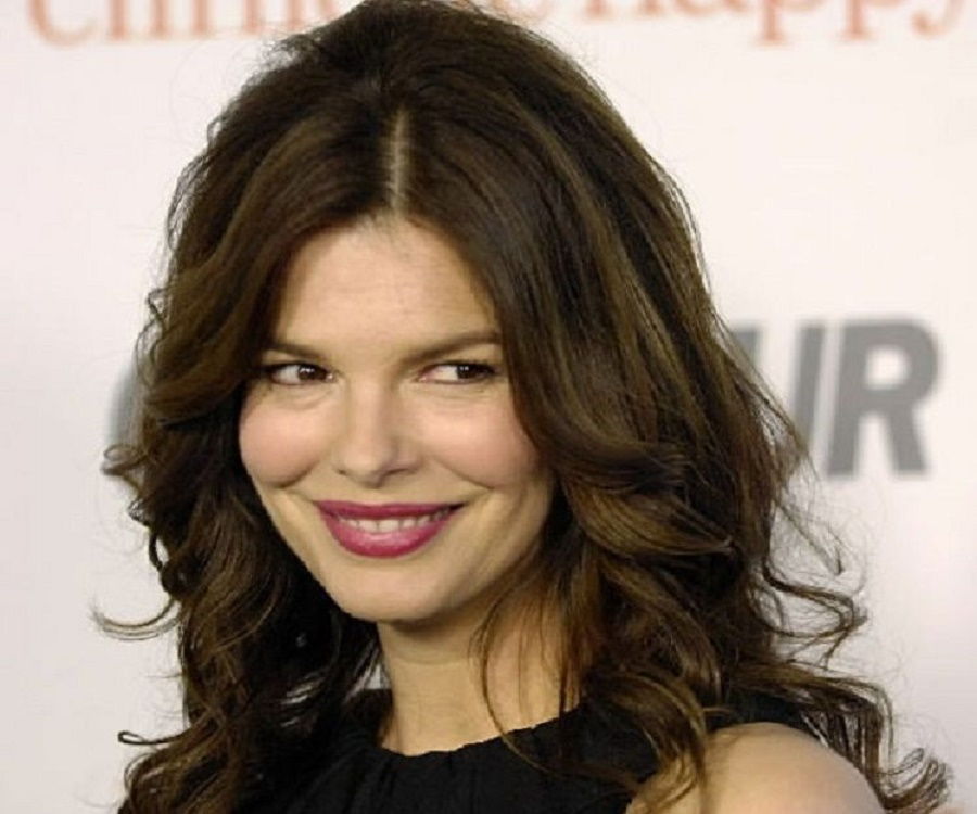 Jeanne Tripplehorn (Beth Hollingsworth) .