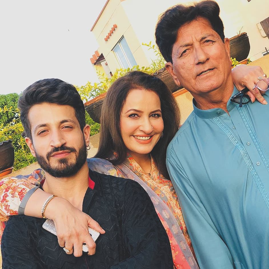 Saba Faisal Family - 20 Beautiful Pictures