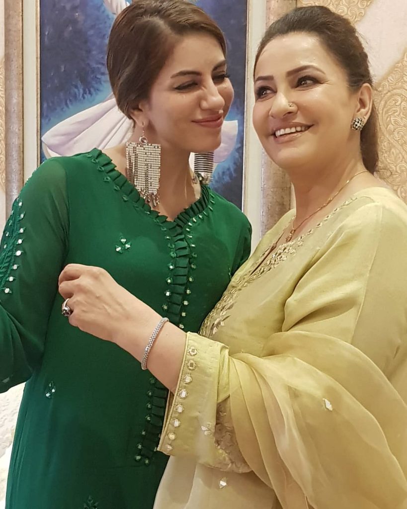 Saba Faisal Family - 20 Beautiful Pictures