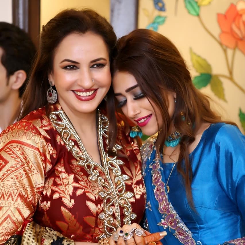 Saba Faisal Family - 20 Beautiful Pictures