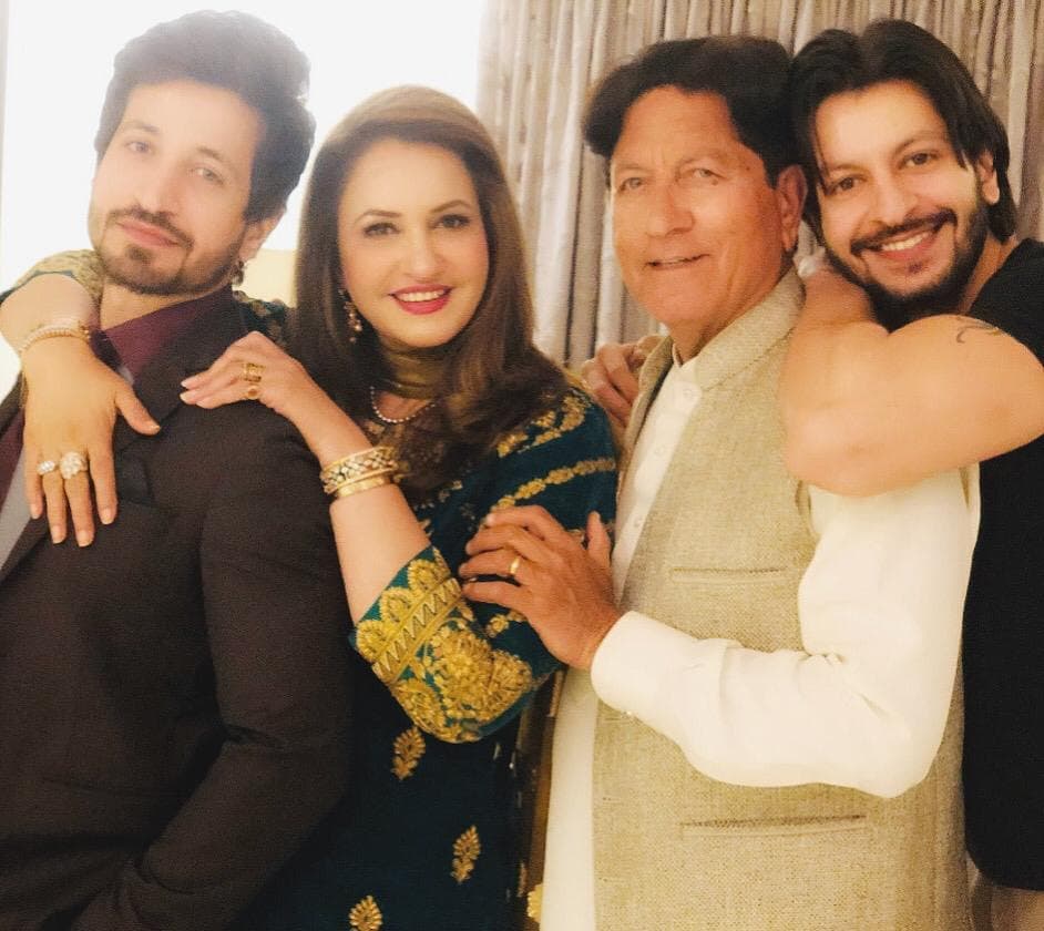 Saba Faisal Family - 20 Beautiful Pictures