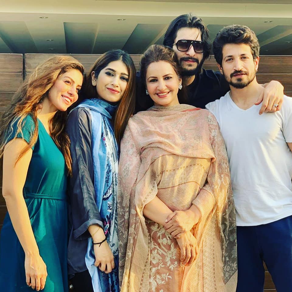 Saba Faisal Family - 20 Beautiful Pictures