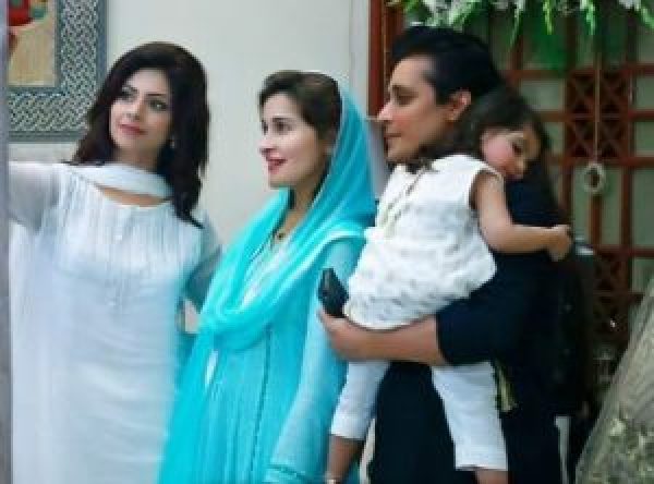 Sahir Lodhi Wife - 10 Beautiful Pictures