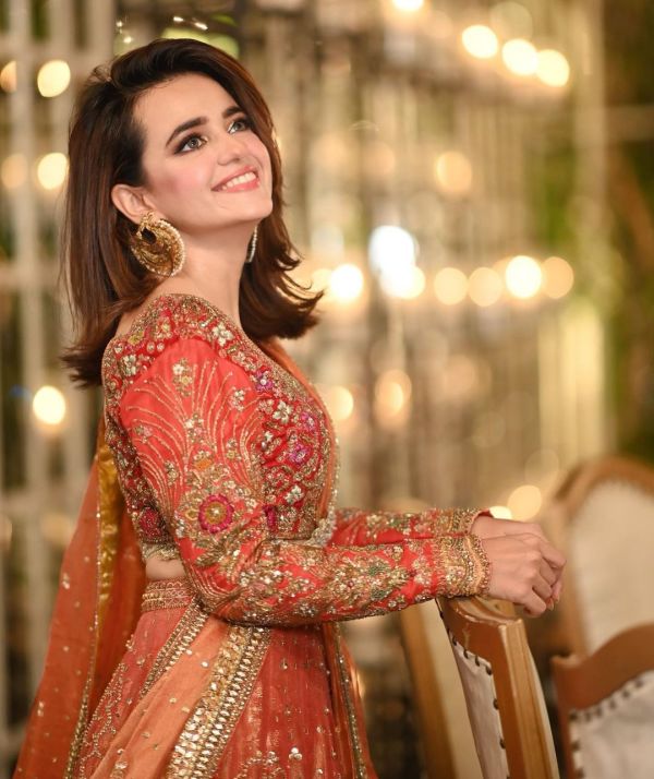 Sumbul Iqbal Stunning In Pakistani Bridal Dress