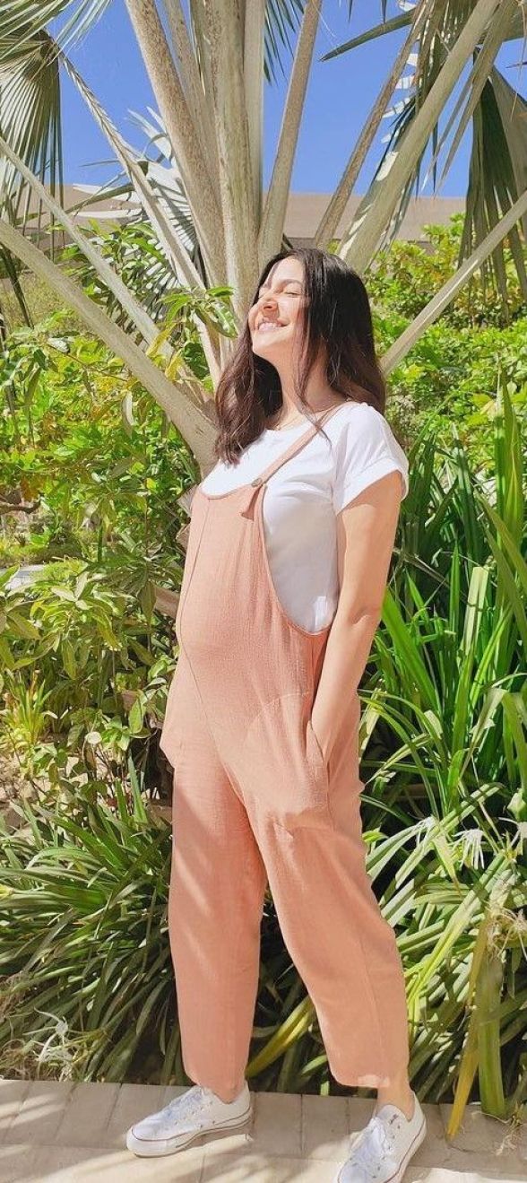 Mom-To-Be Anushka Sharma's Maternity Fashion In Comfy Casuals