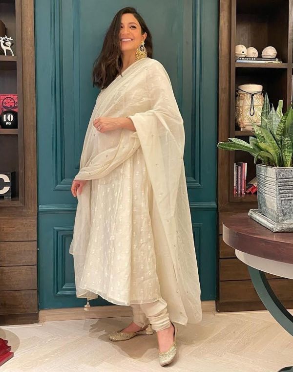 Mom-To-Be Anushka Sharma's Maternity Fashion In Comfy Casuals