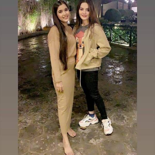 Latest Pictures of Minal Khan With Her Friends