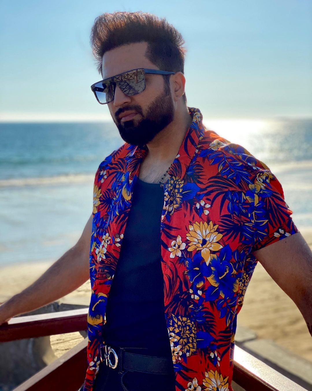 Sarah Khan and Falak Shabbir Beautiful Pictures from Beach