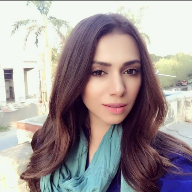 Lovely Outdoor Pictures of Tooba Siddiqui