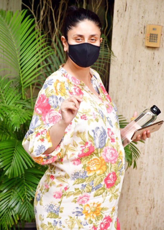 Pregnant Kareena Kapoor shows off baby bump in this midi