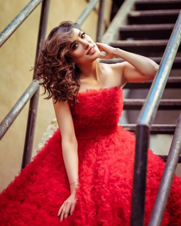 Mehwish Hayat Stuns for sore eyes as she stuns in a red dress