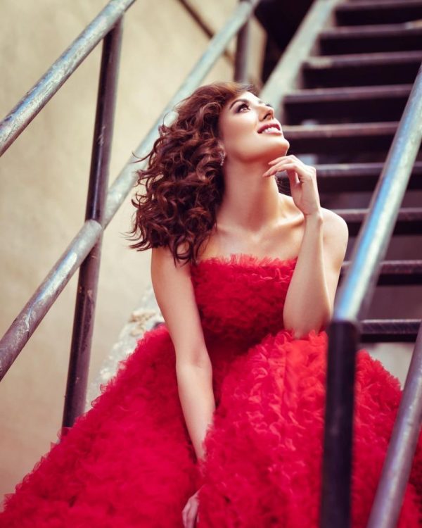 Mehwish Hayat Stuns for sore eyes as she stuns in a red dress