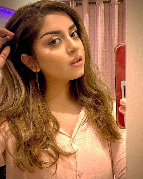 Alizeh Shah Sets Social Media buzz With Her Latest Clicks