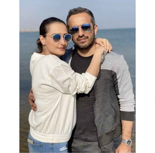 Actress Momal Sheikh New Pictures with her Husband and Kids